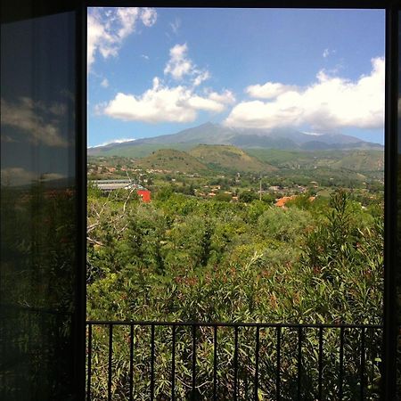 Villa Bonaccorso - Antica E Maestosa Villa Con Piscina Ai Piedi Dell'Etna Viagrande Room photo